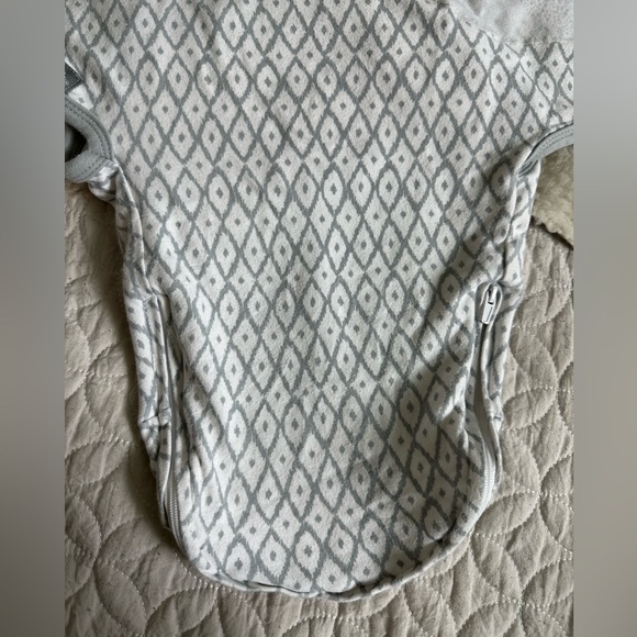 Swaddle Me Swaddle, gray & white, zip bottom - Picture 14 of 14